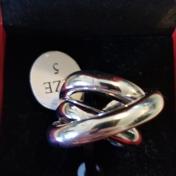 Silver ring - Picture 3 of 3